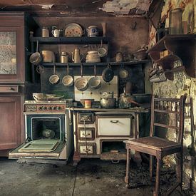 Verlaten grootmoeders keuken van Frans Nijland