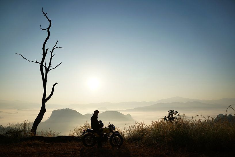 Motorcyclist enjoys the sunrise in Thailand by Floris Verweij