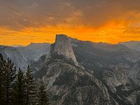 Zonsopkomst over Half Dome in Yosemite National Park