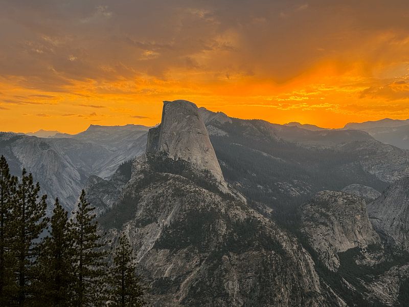 Lever de soleil sur le Half Dome dans le parc national de Yosemite par Joost van Rekum