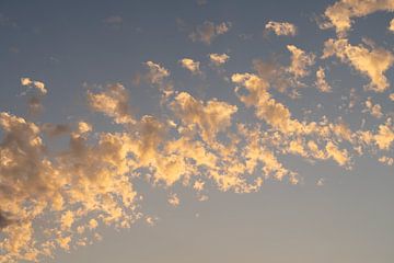 Weiche Wolken bei Sonnenuntergang 4