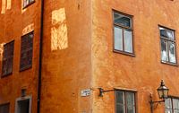 Schaduwspel in Gamla Stan, Stockholm van Julia Wezenaar thumbnail