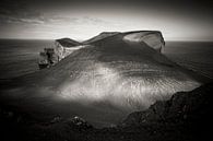 Vulkaanlandschap op Faial, Azoren van Marcel Bakker thumbnail