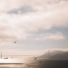 Le Golden Gate Bridge à San Francisco au coucher du soleil sur Moniek Kuipers