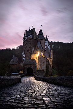 Château d'Eltz tôt le matin sur Björn Varbelow