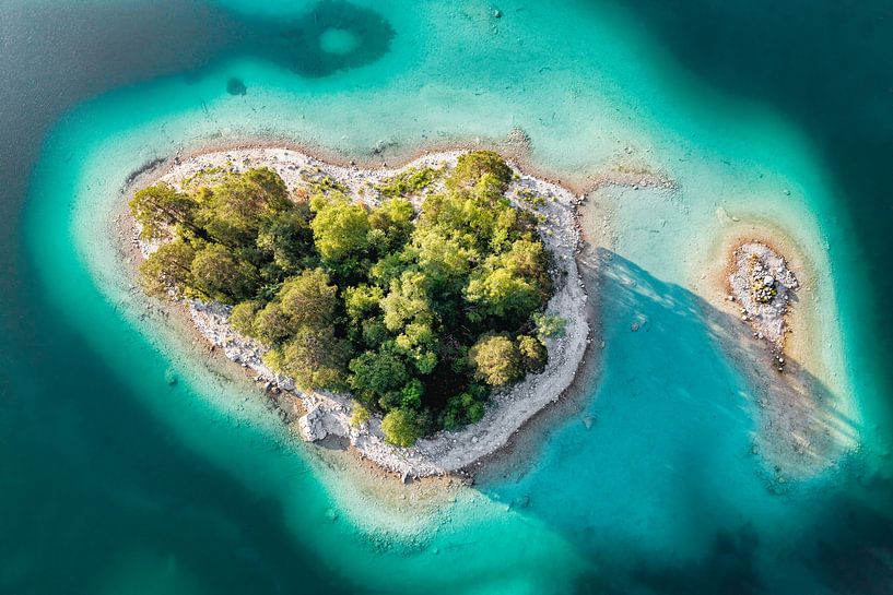 Île isolée dans un lac de montagne bavarois par Heiko Meier