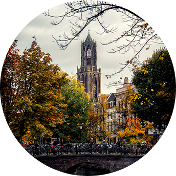 De Dom van Utrecht met de Bakkerbrug en Oudegracht in de herfst. van André Blom Fotografie Utrecht