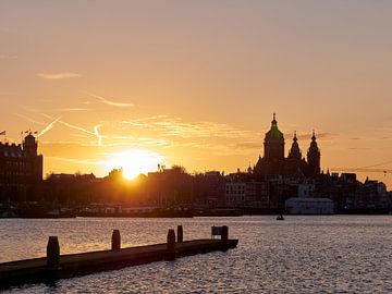 Zonsondergang boven Amsterdam van Dushyant Mehta