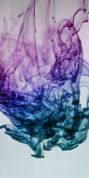 Farbe löst sich in Wasser auf von Mixed media vector arts