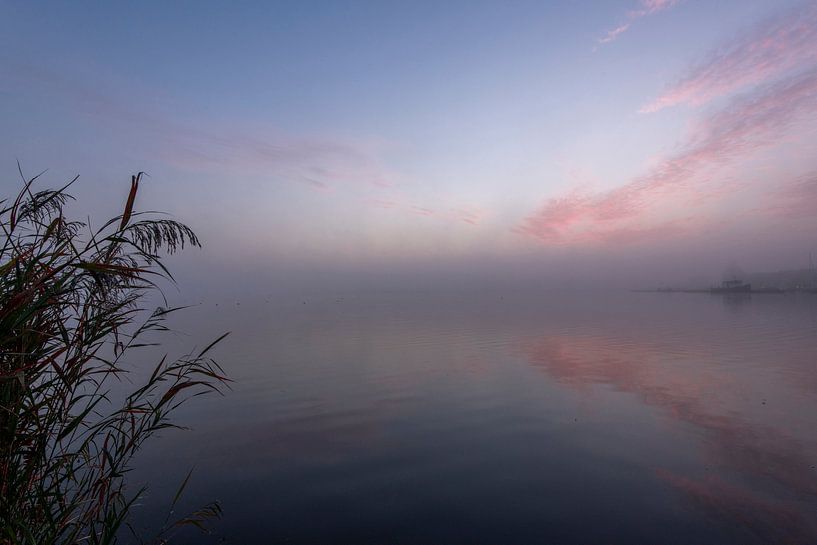 Vroege ochtend aan het water van René Wolters