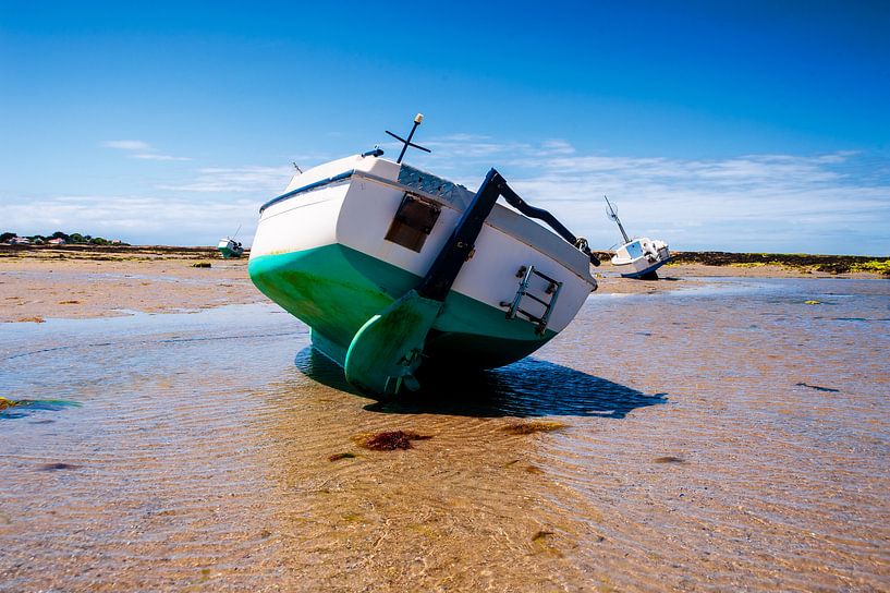 boat on sand by Youri Mahieu