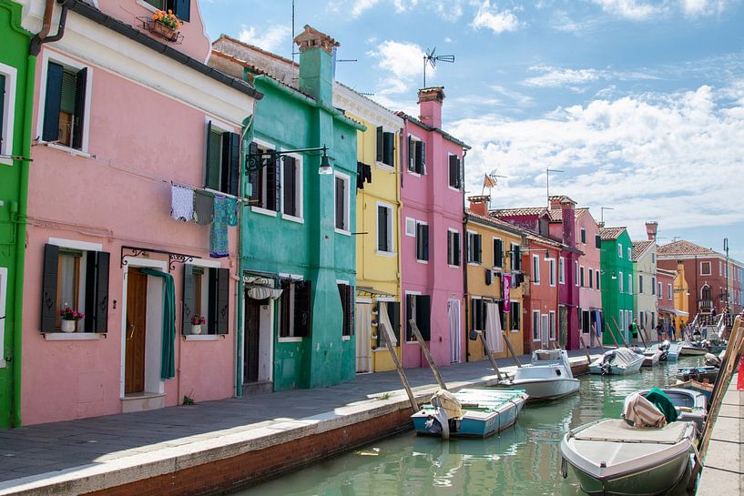 Colored houses in Burano (1) by Jolanda van Eek en Ron de Jong