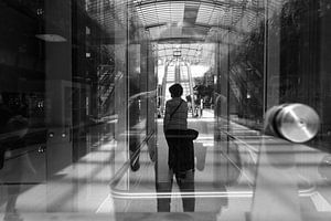 Dans l'ascenseur.