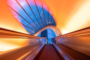 Kleurrijke effecten door een bewegende roltrap