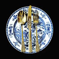Delft Blue, Chinese blue white porcelain with gold cutlery
