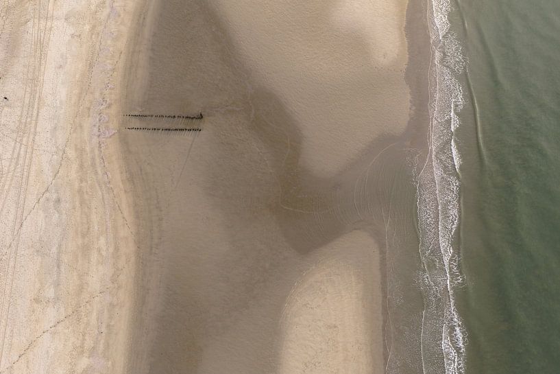 Structure in Sand 3 by Linda Raaphorst