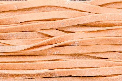 Verse tomaten tagliatelle pasta (detail)