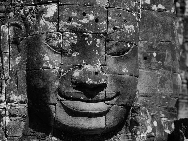 Kunstwerk des lachenden Königs Bayon-Tempel in Siem Reap von Maurits van Hout