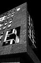 Architektur Doornroosje Gebäude Nijmagen in schwarz und weiß von Marianne van der Zee Miniaturansicht