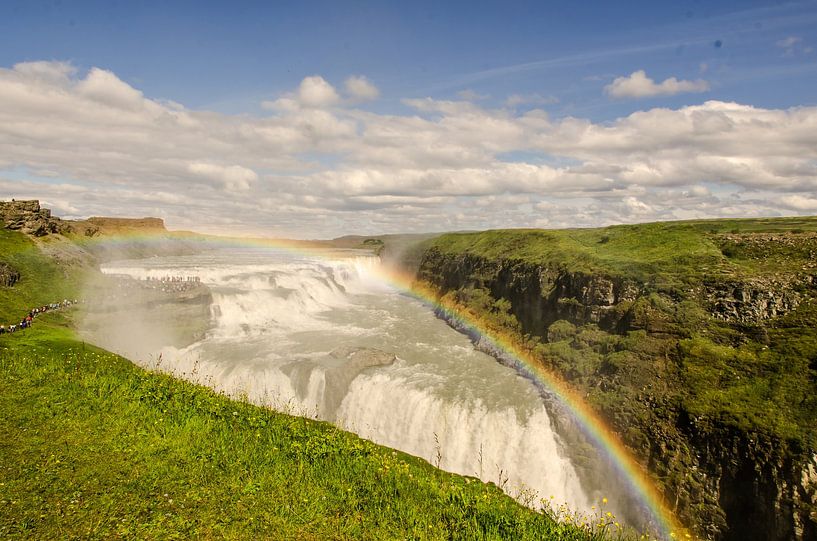 vue magnifique d'une chute d'eau avec arc-en-ciel par Harry Bos