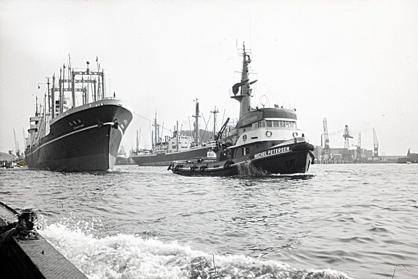 Motorsleepboot 'Michel Petersen' 1960 van Edwin Kooren