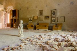 abandoned catle by Ivana Luijten