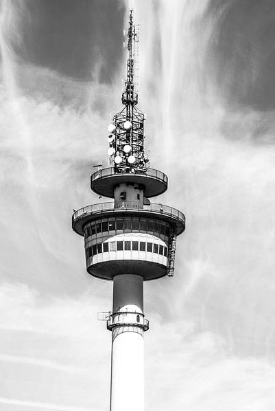Radio tower in Bremerhaven by Norbert Sülzner