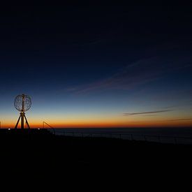 Sonnenuntergang am Nordkap in Norwegen. von Menno Schaefer