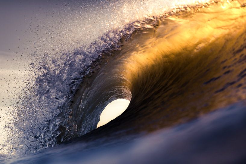 Light and Wave by Michal Pelka