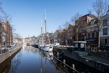 Historic ship located in the A in Groningen (black and white) by Rick Van der Poorten