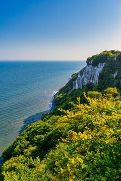 Vue de la formation rocheuse de Koenigsstuhl sur la mer Baltique sur Andreas Völkel