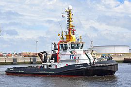 Tugboat on the way to work by Piet Kooistra