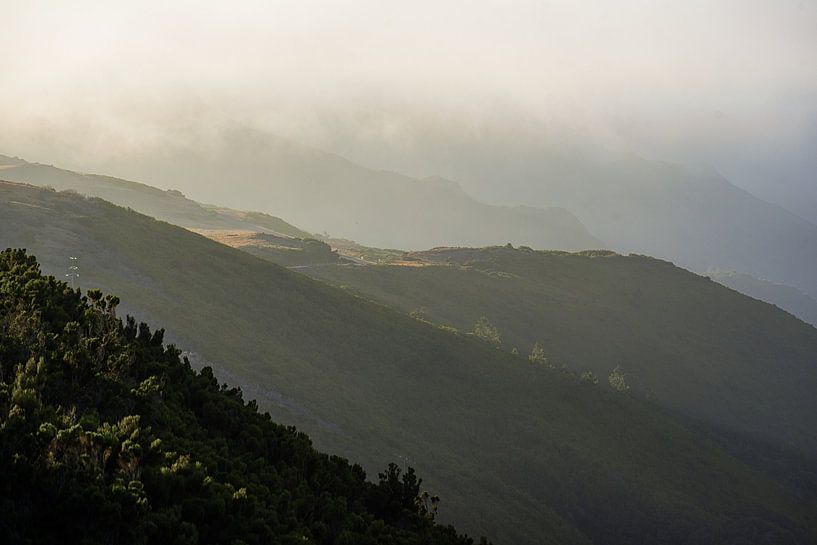 bergen landschap van madeira Portugal. van Robinotof