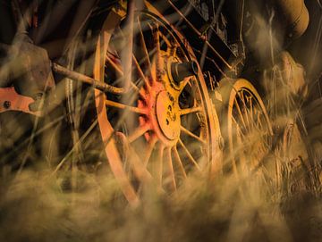 Roestige wielen van Martzen Fotografie