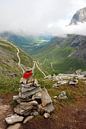 Stapel stenen bij de Trollstigen Noorwegen von Margreet Frowijn Miniaturansicht