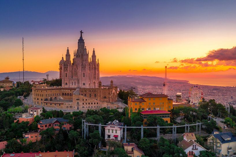Barcelona by Hello Pompoyo