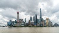 Skyline of Shanghai, Bund, World Financial Center, Oriental Pearl Tower à Shanghai, Chine par Tubray Aperçu
