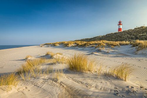 Strand en vuurtoren Lijst-Oost op het Elleboogschiereiland, Sylt