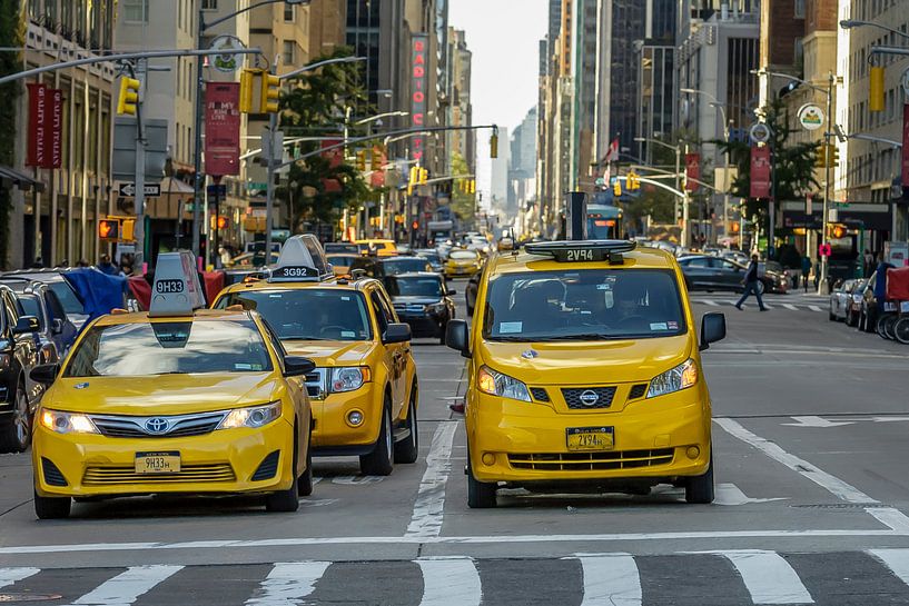 Yellow Cap in Midtown New York van René Roos