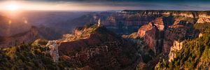 Grand Canyon Panorama zum Sonnenaufgang.