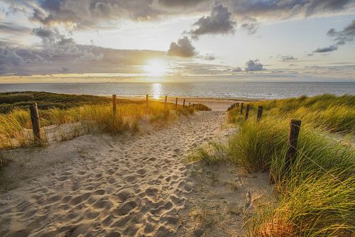 Het strand, de zee en de zon aan de Hollandse kust