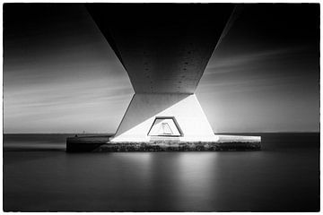Infinite Perspectives - Zeelandbrug in black and white