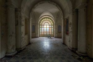 Entrée d'un lieu tragique sur Roman Robroek - Photos de bâtiments abandonnés