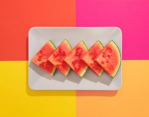 SF 12664312 Wassermelone auf buntem Hintergrund von BeeldigBeeld Food & Lifestyle