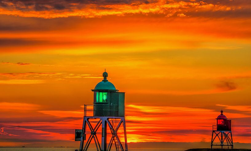 Zonsondergang bij de haven van Stavoren van Harrie Muis