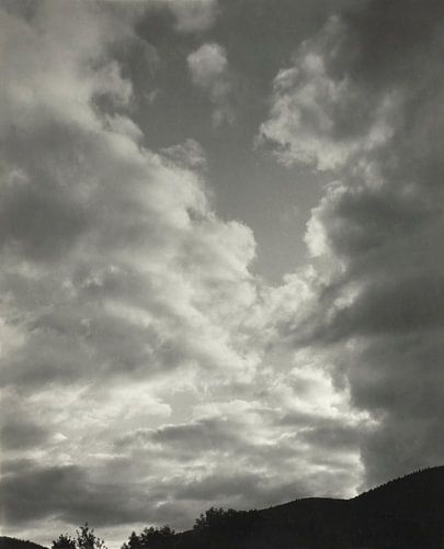Music-A Sequence of Ten Cloud Photographs, No. II (1922) door Alfred Stieglitz