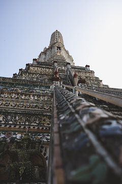 Wat Arun: Het Stralende Juweel aan de Oever van Bangkok van Ken Tempelers