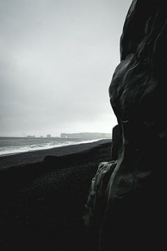 zwart strand eiland van Steffen Koch