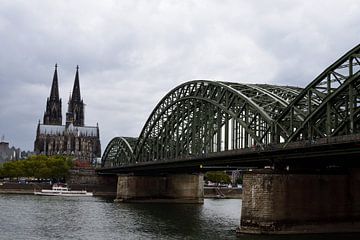 Cathédrale de Cologne avec le pont du Rhin sur Gerard de Zwaan