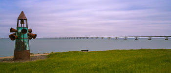 Das Denkmal und die Zeelandbrücke, Niederlande